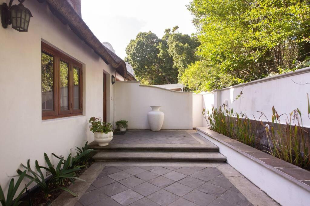 Mawethu Peaceful Garden With Covered Pool And Braai Area Cape Town Exterior foto