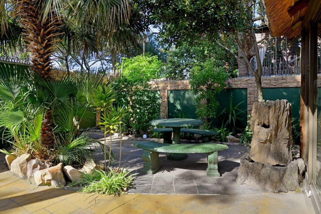 Mawethu Peaceful Garden With Covered Pool And Braai Area Cape Town Exterior foto